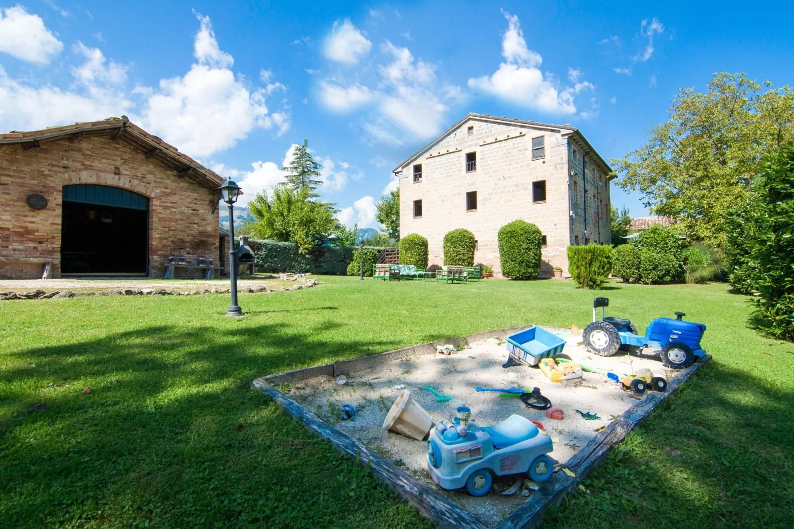 Fattoria 19-Gardens summer