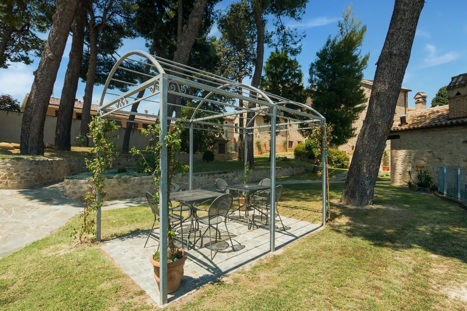 Rosa&Lavanda-Gardens summer