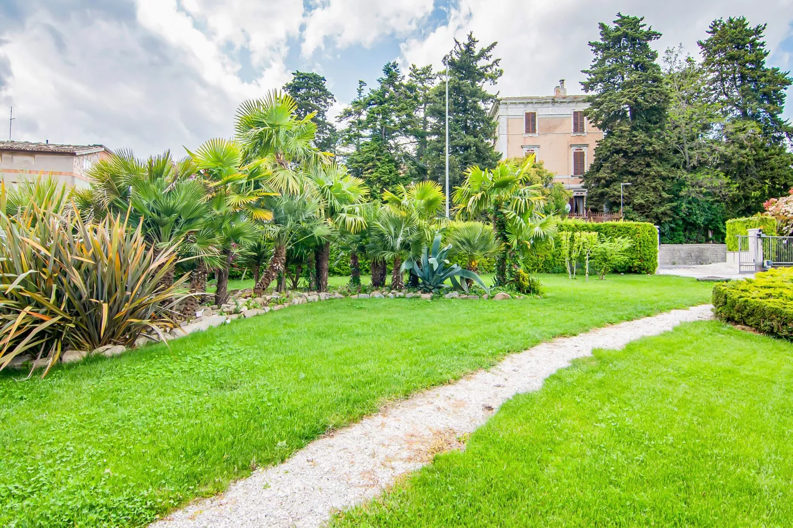 Rose di Fratta 2-Gardens summer