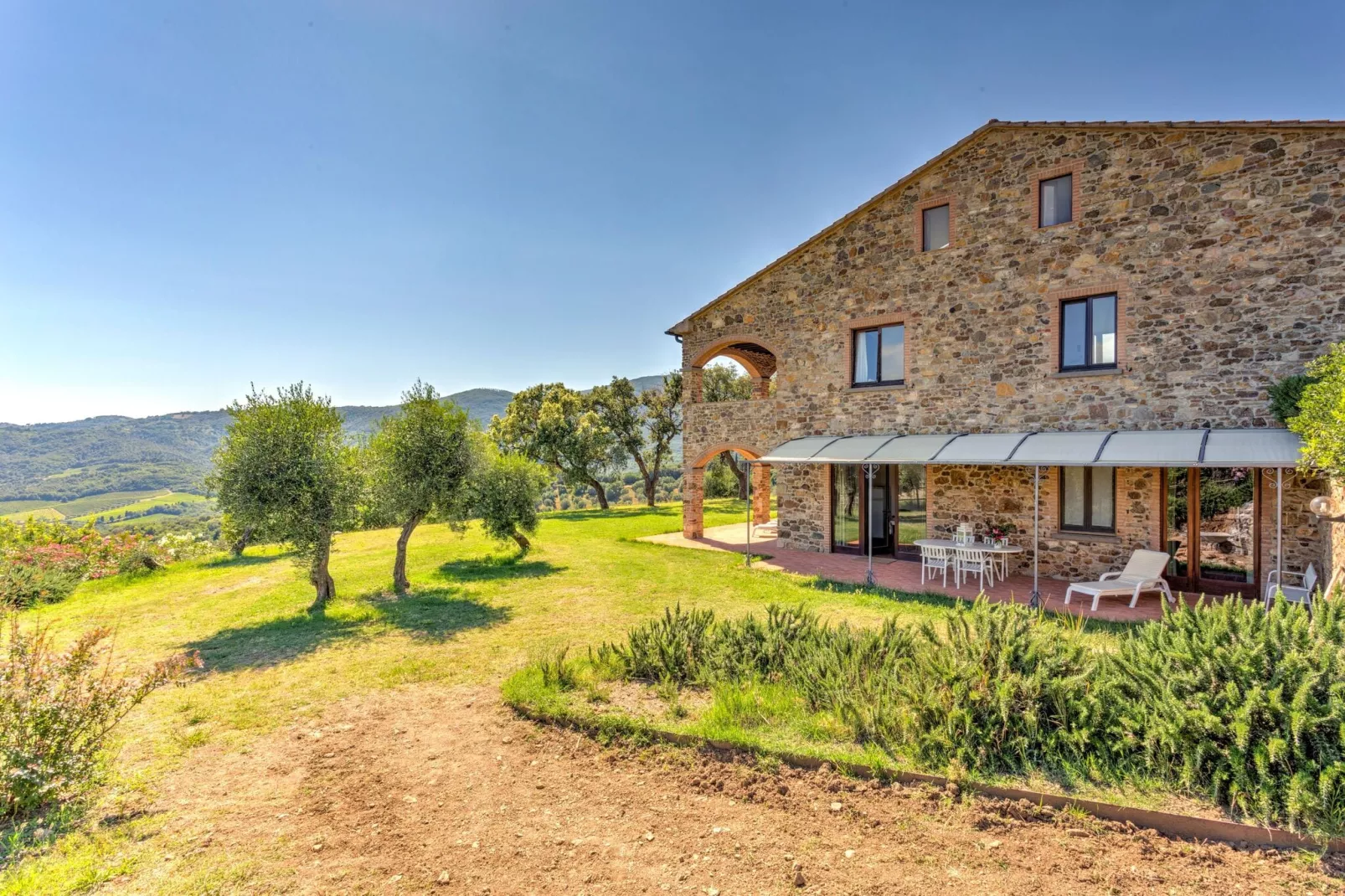 Casa Oleandri-Gardens summer