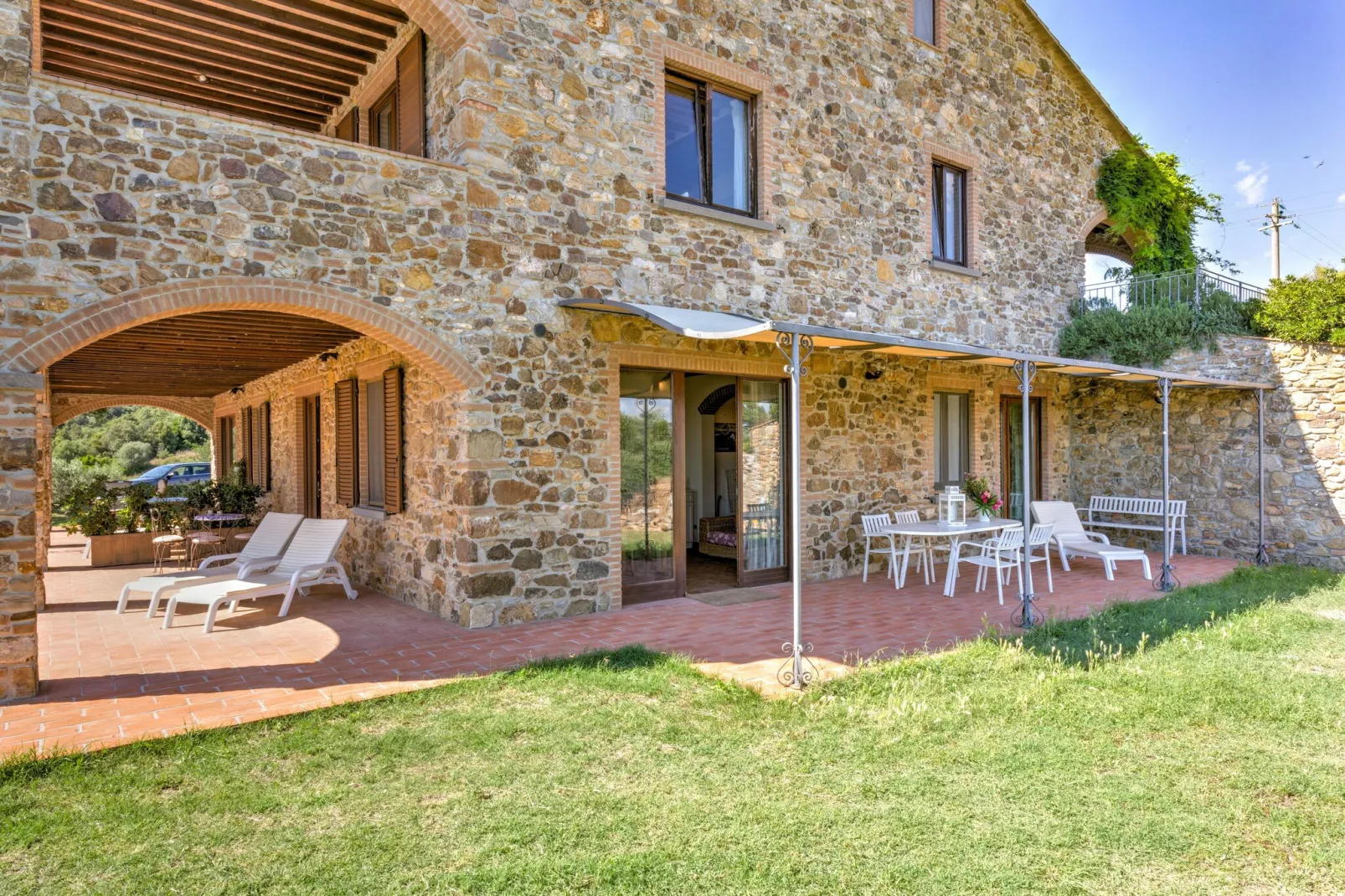 Casa Oleandri-Gardens summer