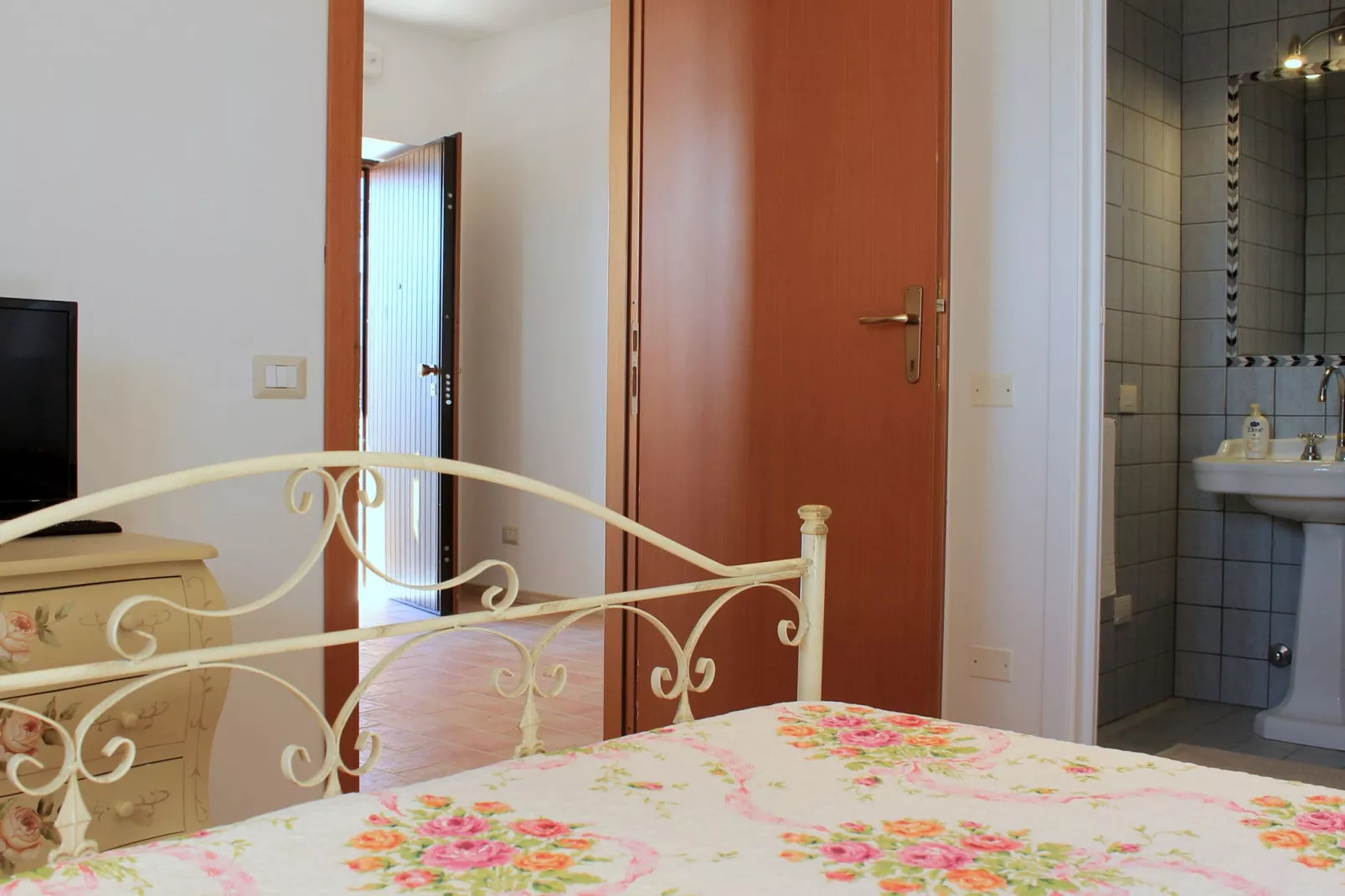 Martino-Bedroom