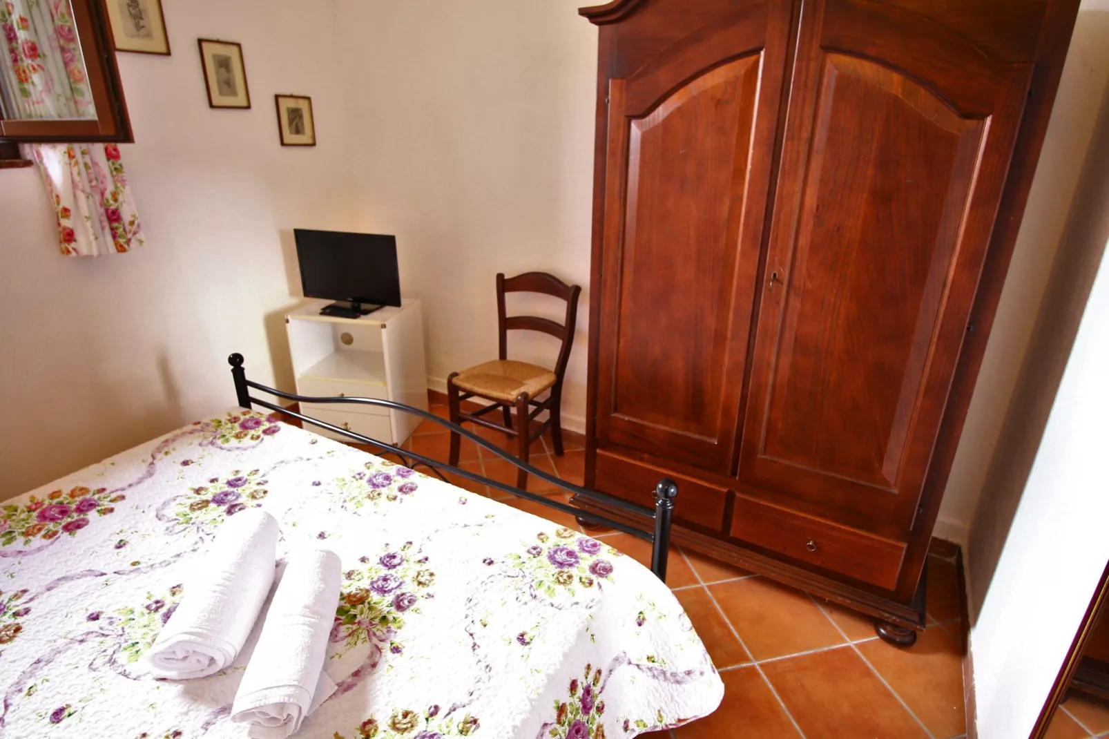 Pino-Bedroom