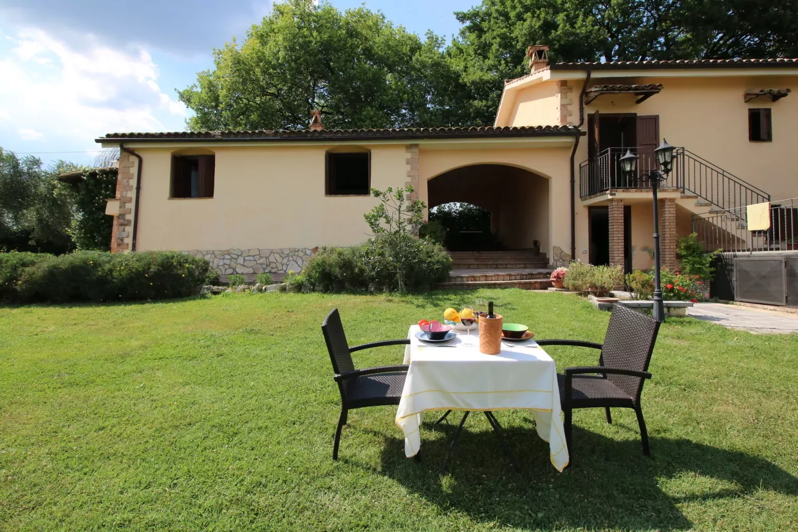 Pino-Exterior summer