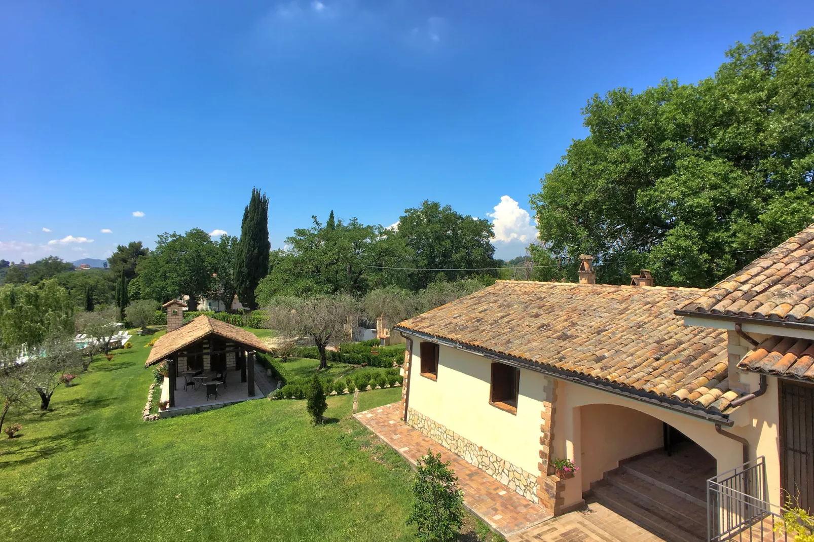 Pino-Exterior summer