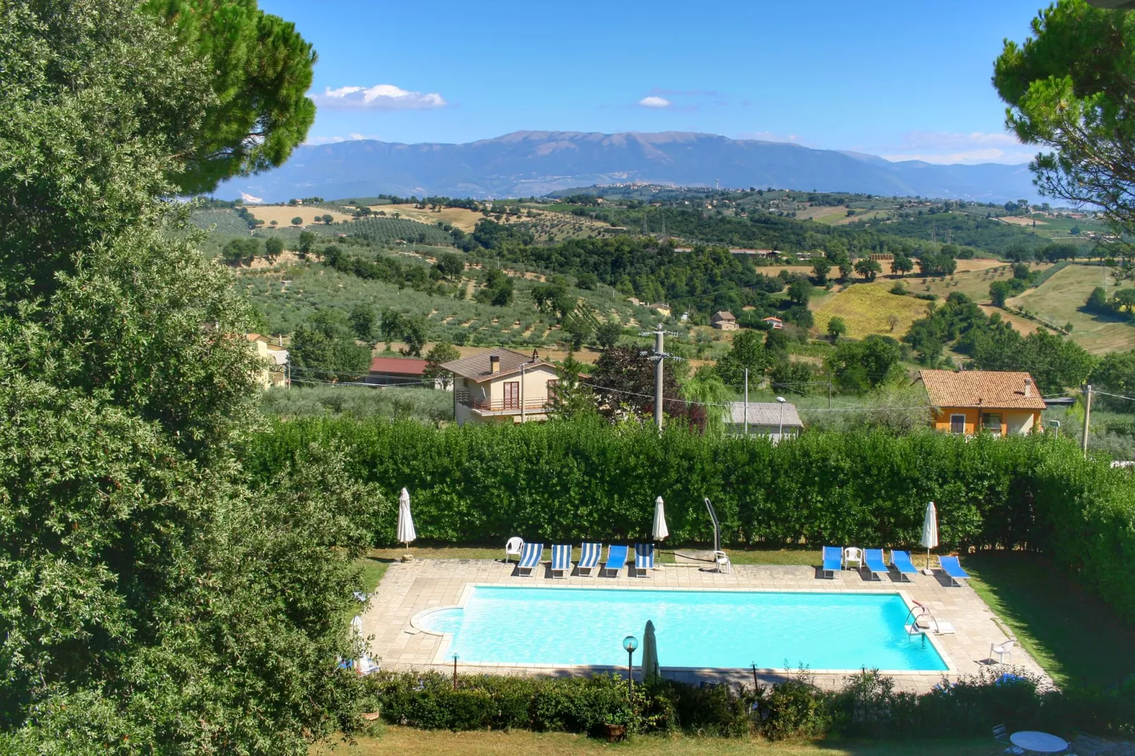Gualdo Cattaneo Piccolo-View summer