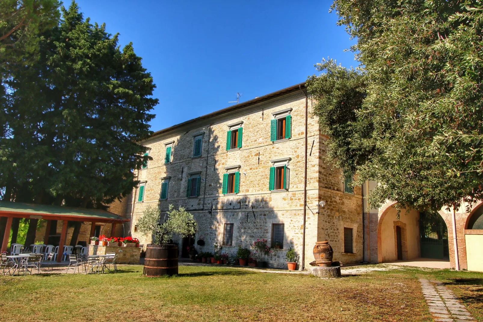 Gualdo Cattaneo Piccolo-Exterior summer