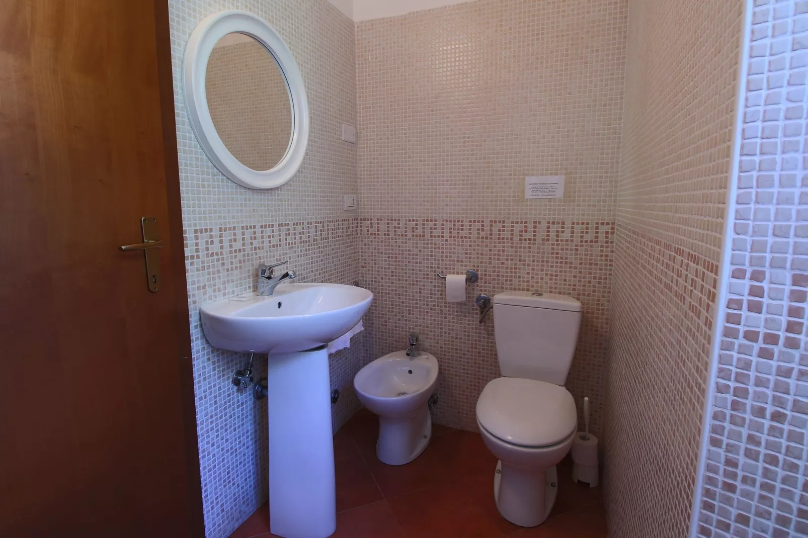 Gualdo Cattaneo Piccolo-Bathroom