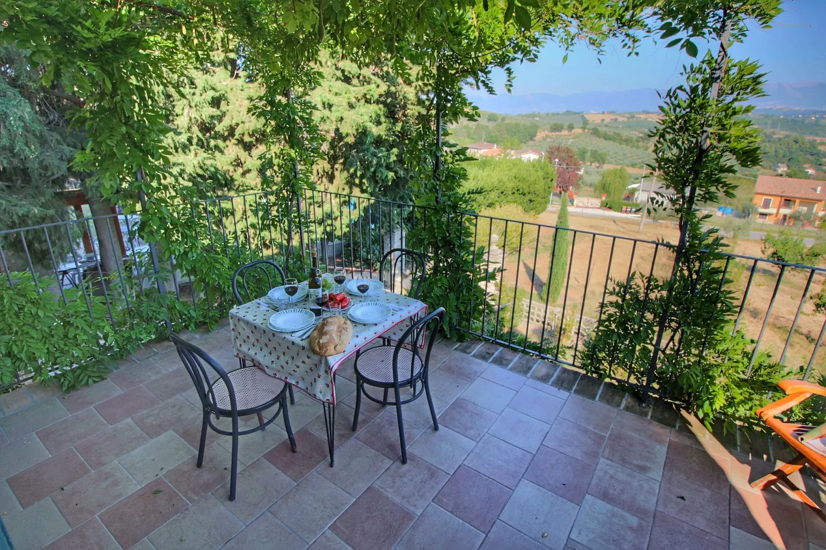 Glicine-Terrace balcony