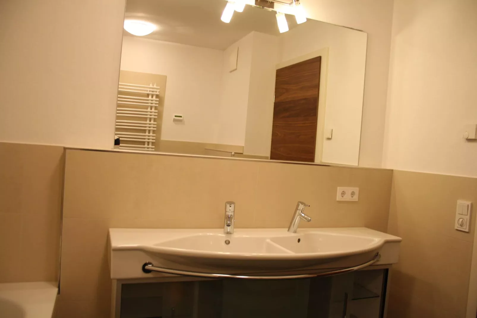 Apartment Residenz Drei Berge-Bathroom