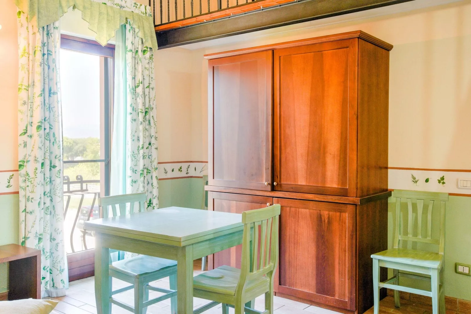 Appartamento lo Scoiattolo-Dining room