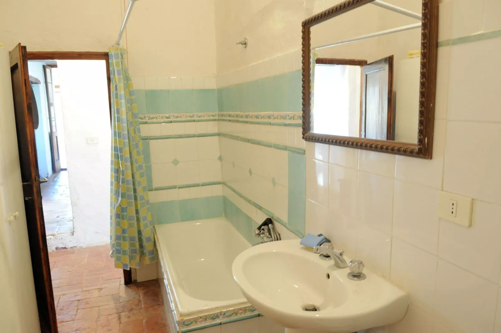 Nespolo Due-Bathroom