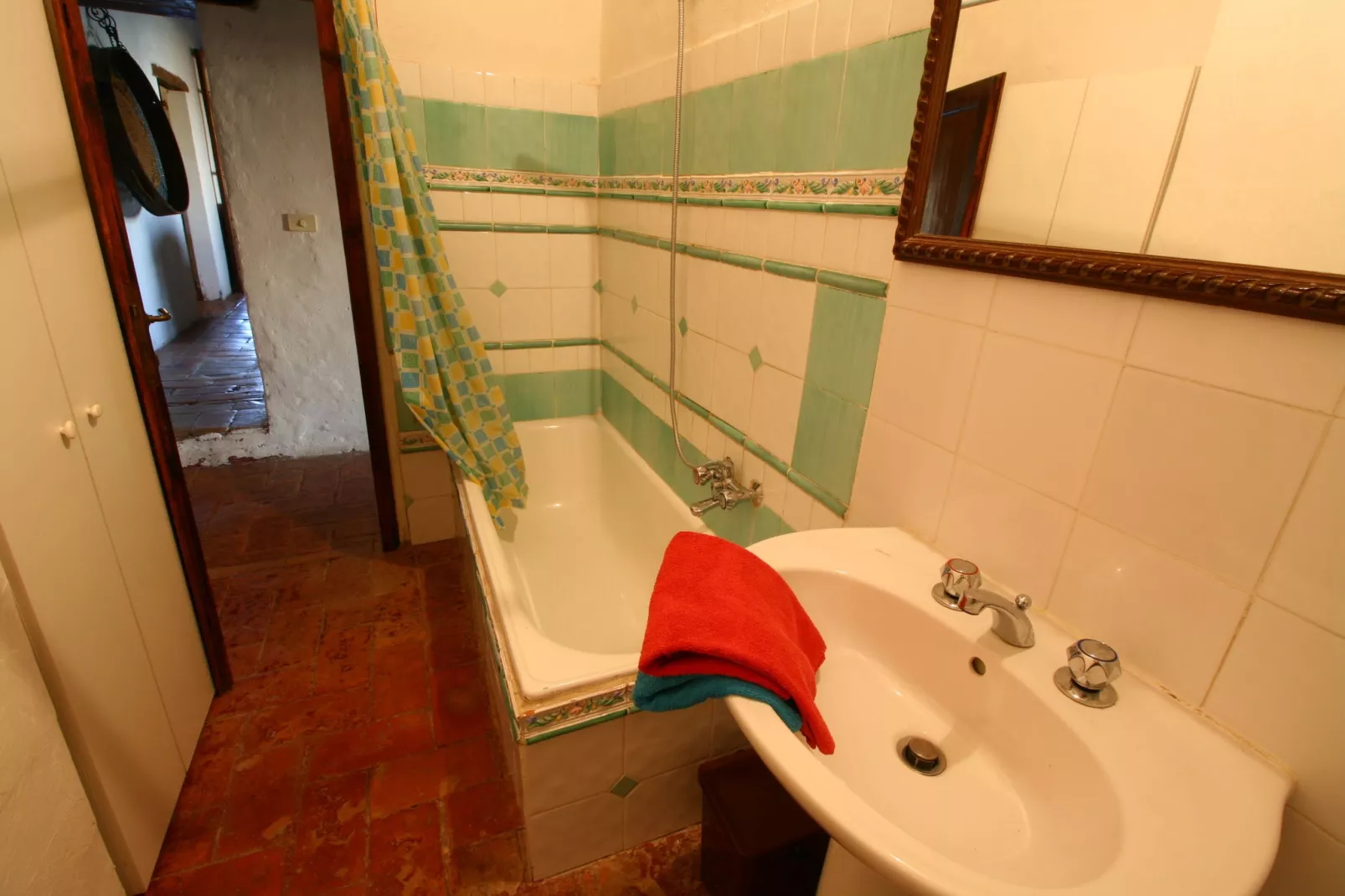 Nespolo Due-Bathroom