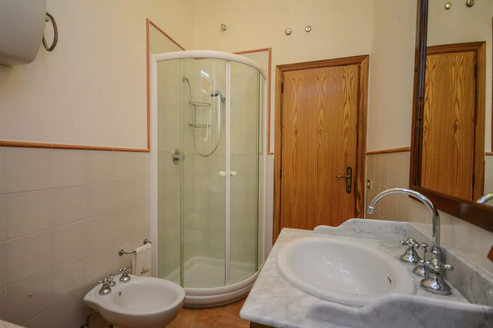 Casa Fiori - I Geranei-Bathroom