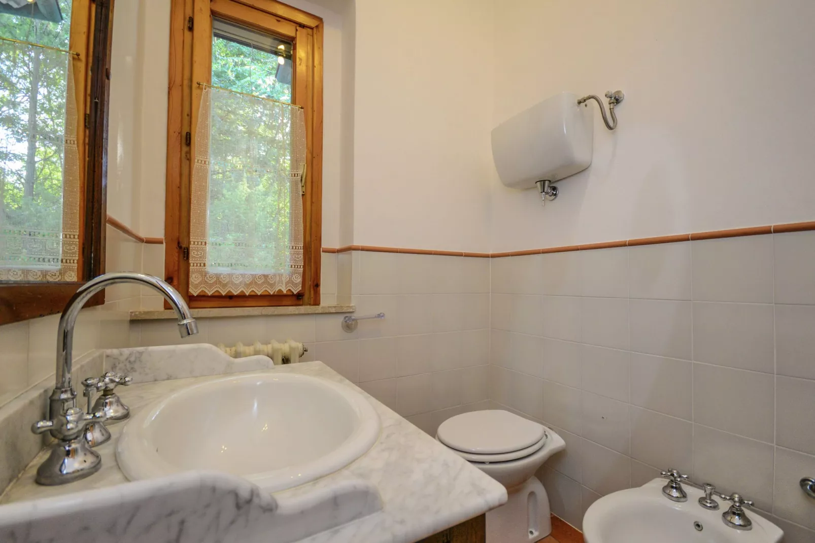 Casa Fiori - I Geranei-Bathroom