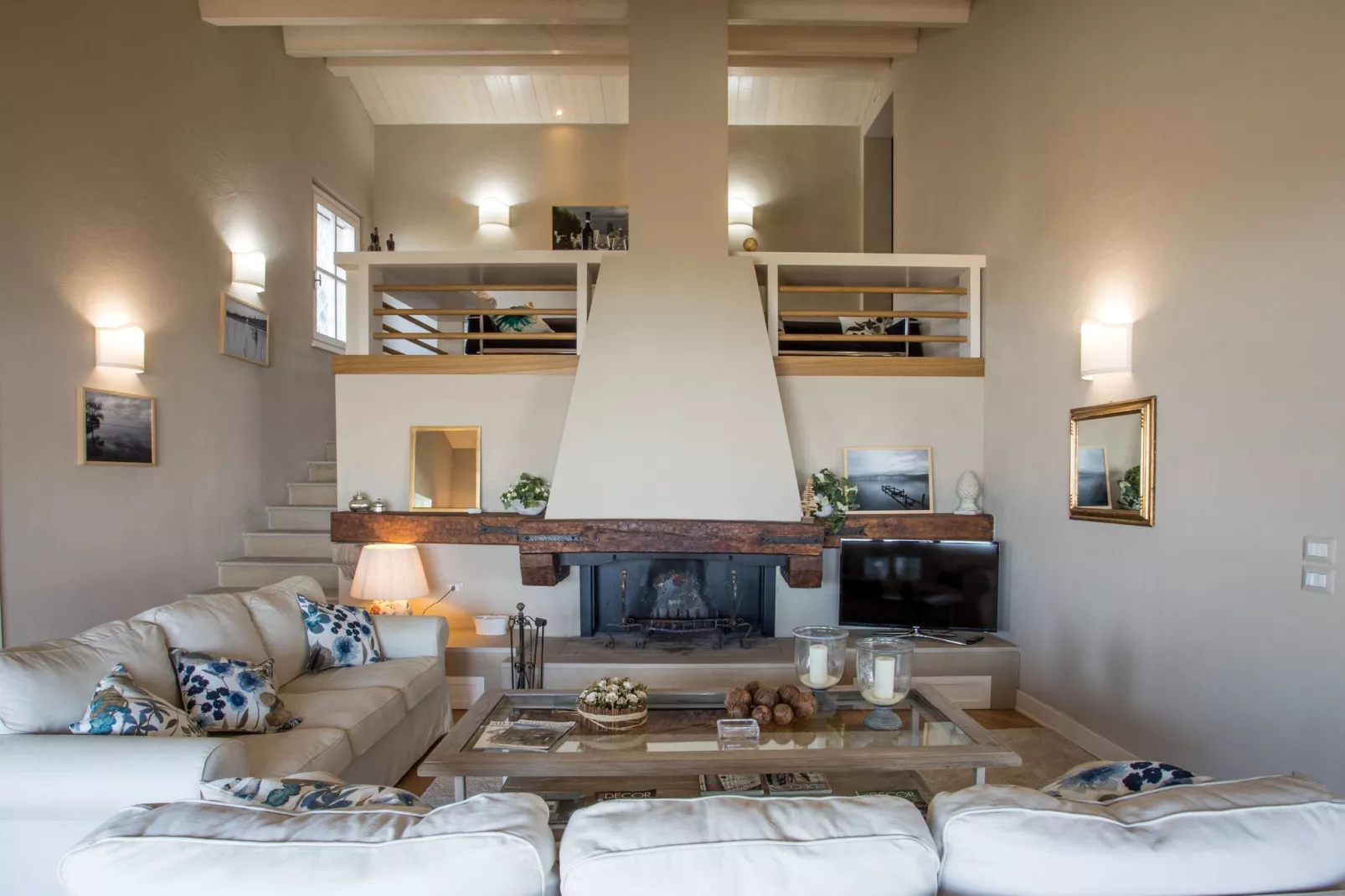 Bianca Luna-Living room