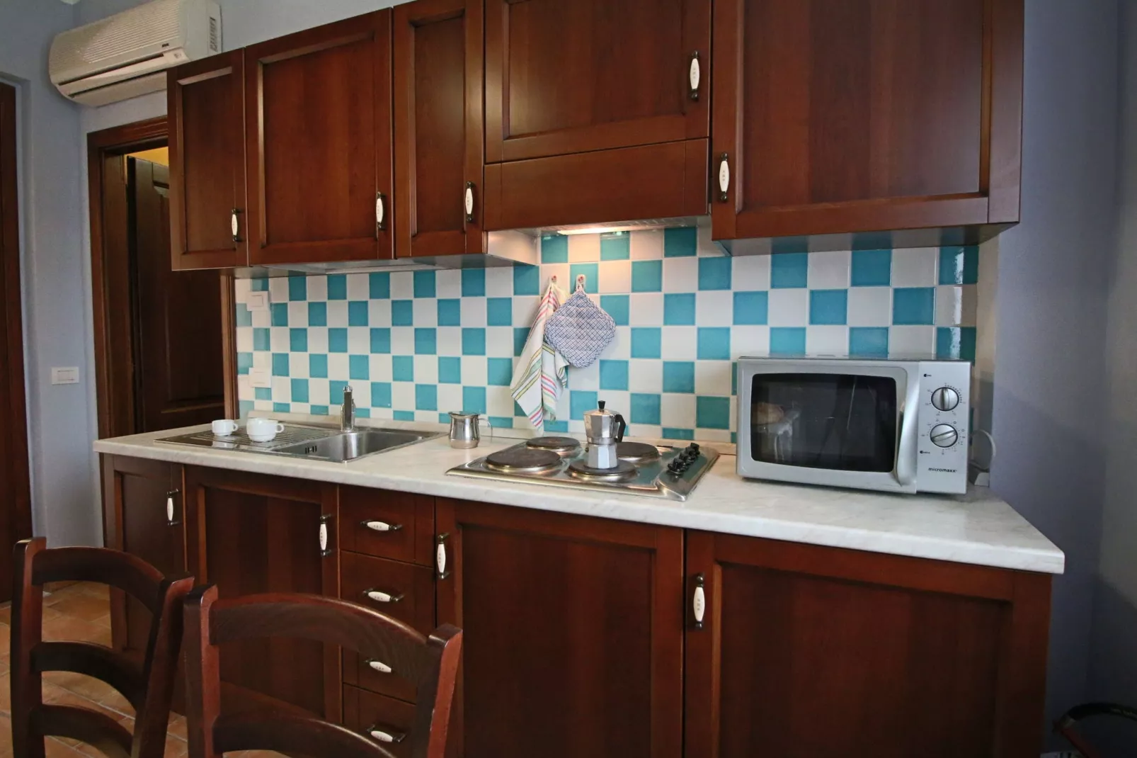Molinella Otto-Kitchen