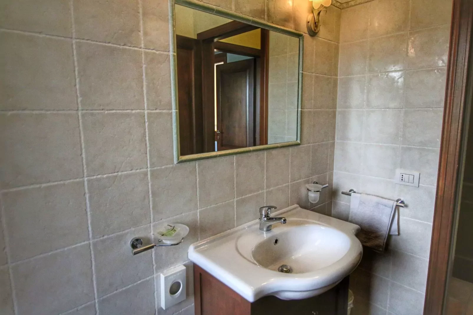 Molinella Otto-Bathroom
