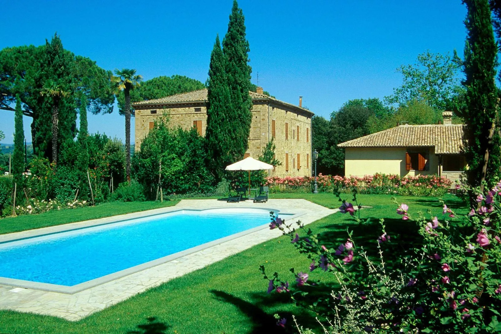 Montecorneo Monolocale-Pool