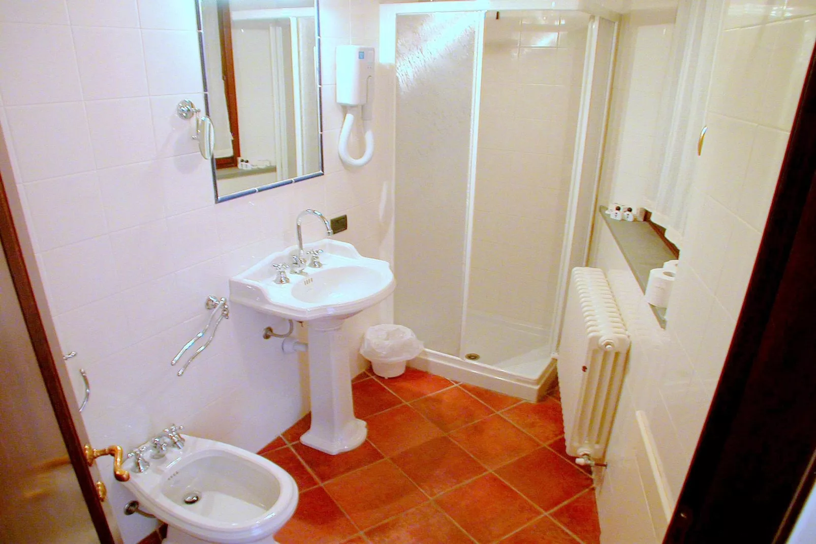 Montecorneo Monolocale-Bathroom