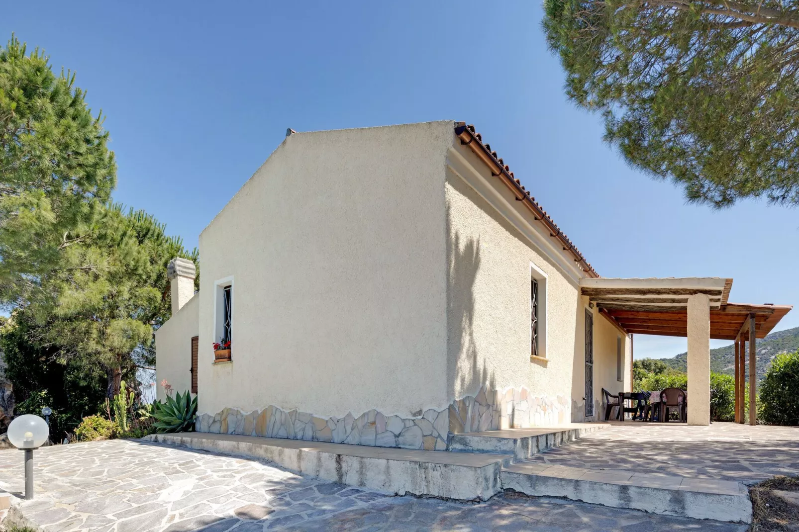 LA LICCIOLA-Exterior summer
