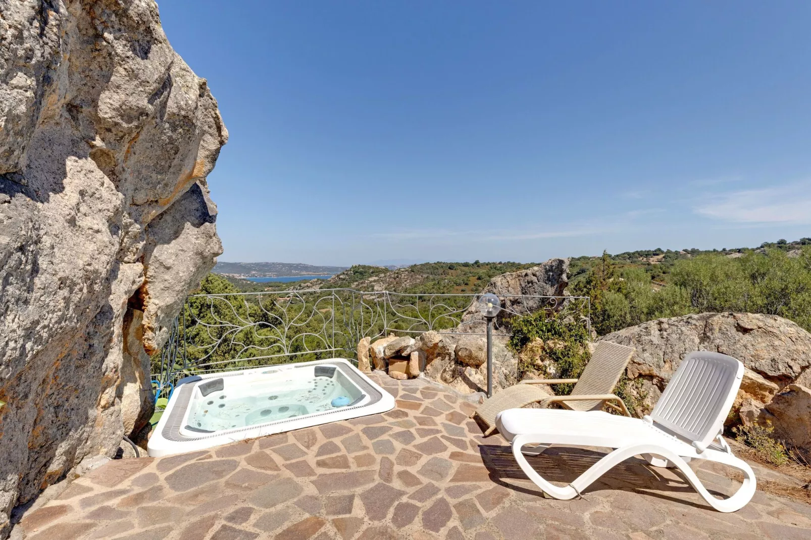 LA LICCIOLA-Pool