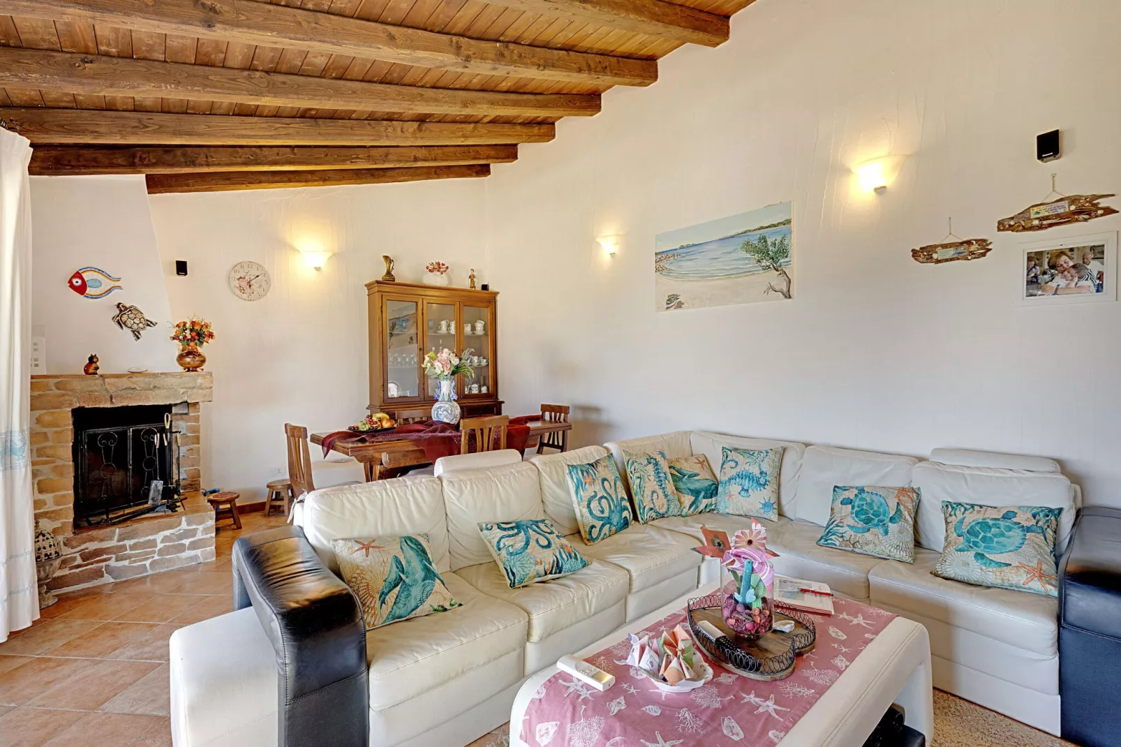 LA LICCIOLA-Living room
