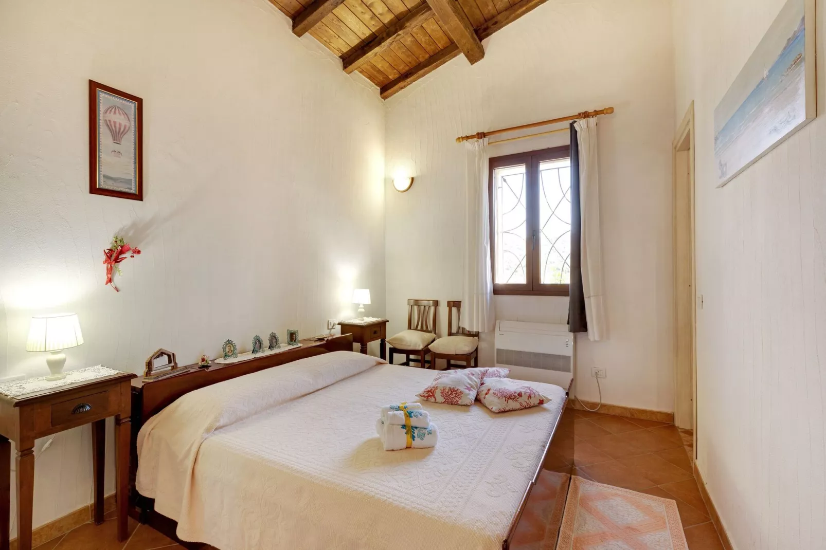 LA LICCIOLA-Bedroom