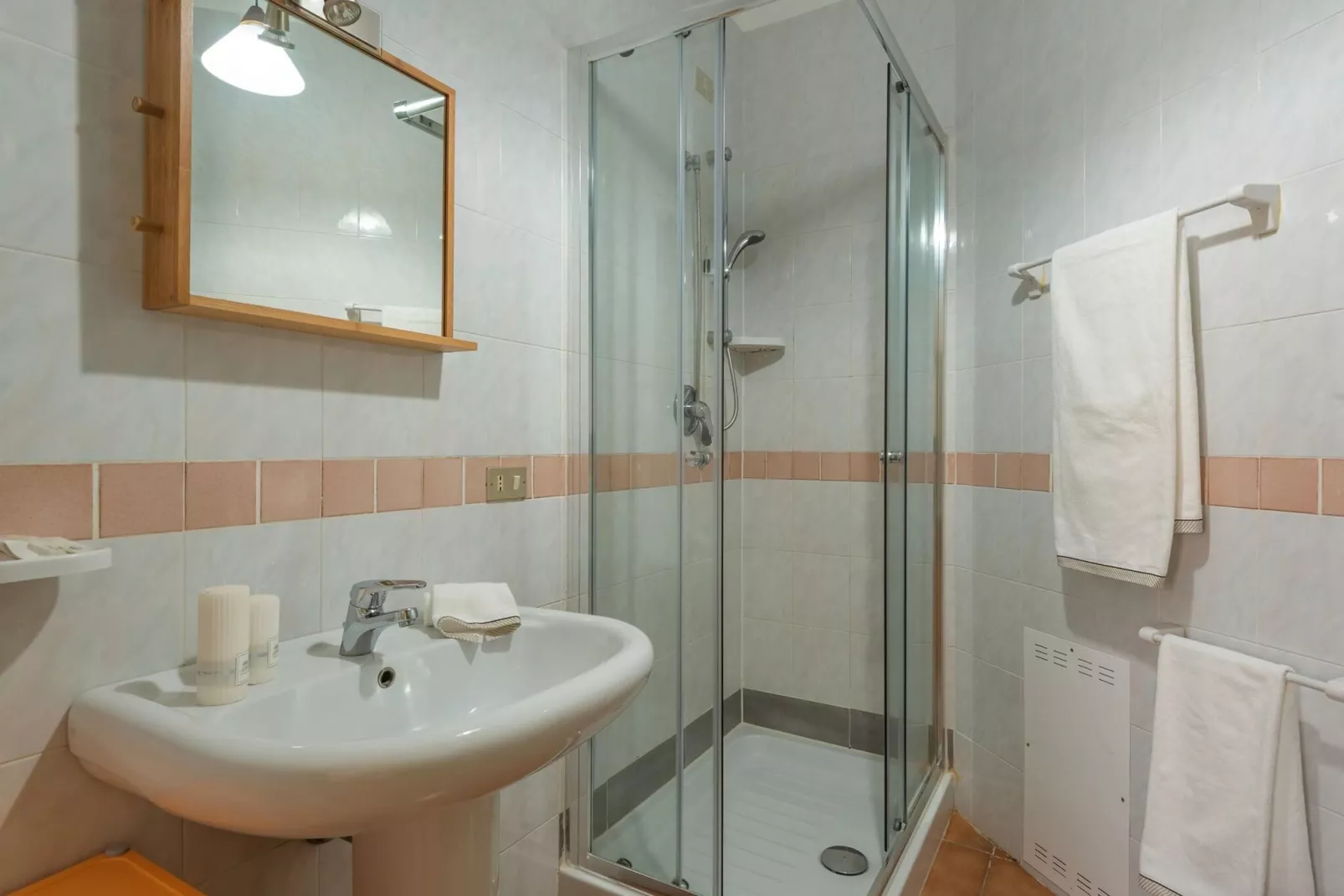Mirti Bianchi Bilo-Bathroom