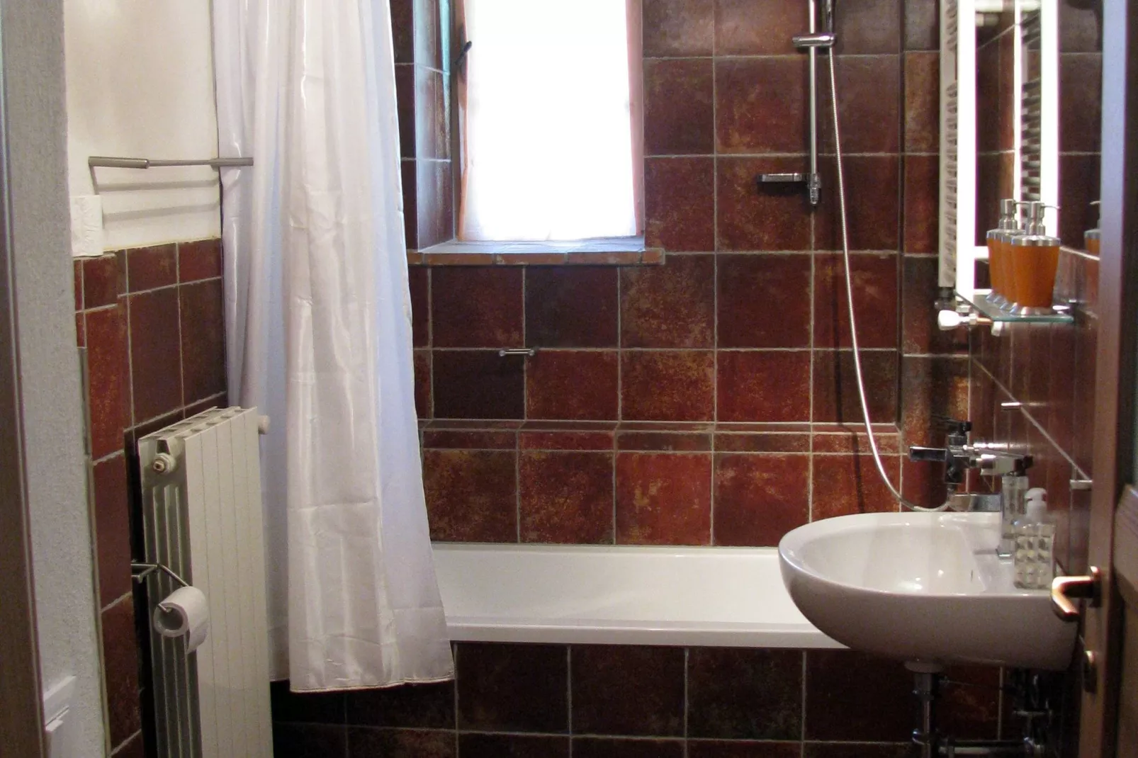 Barolo-Bathroom