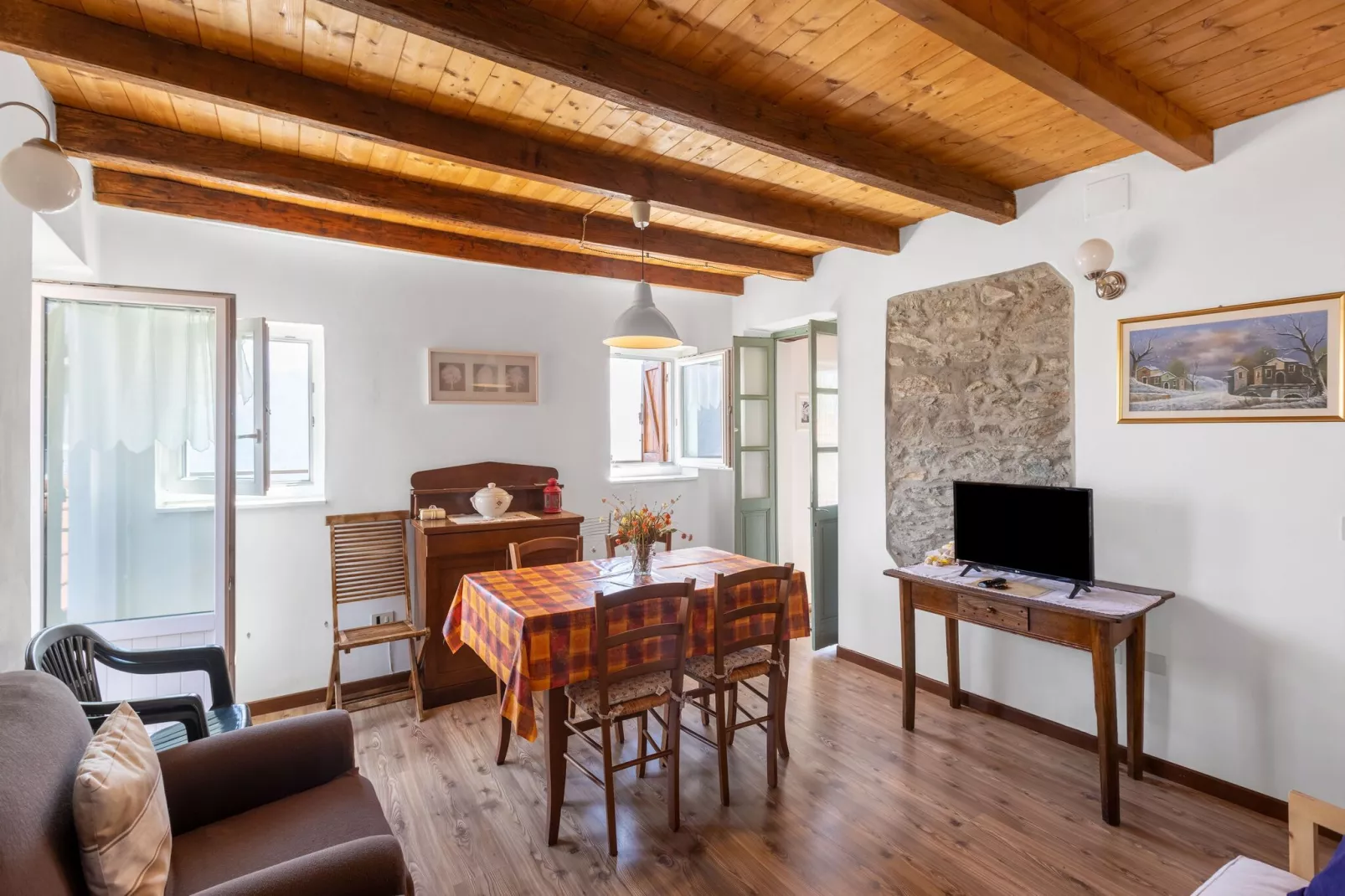 Casa Paeset-Dining room