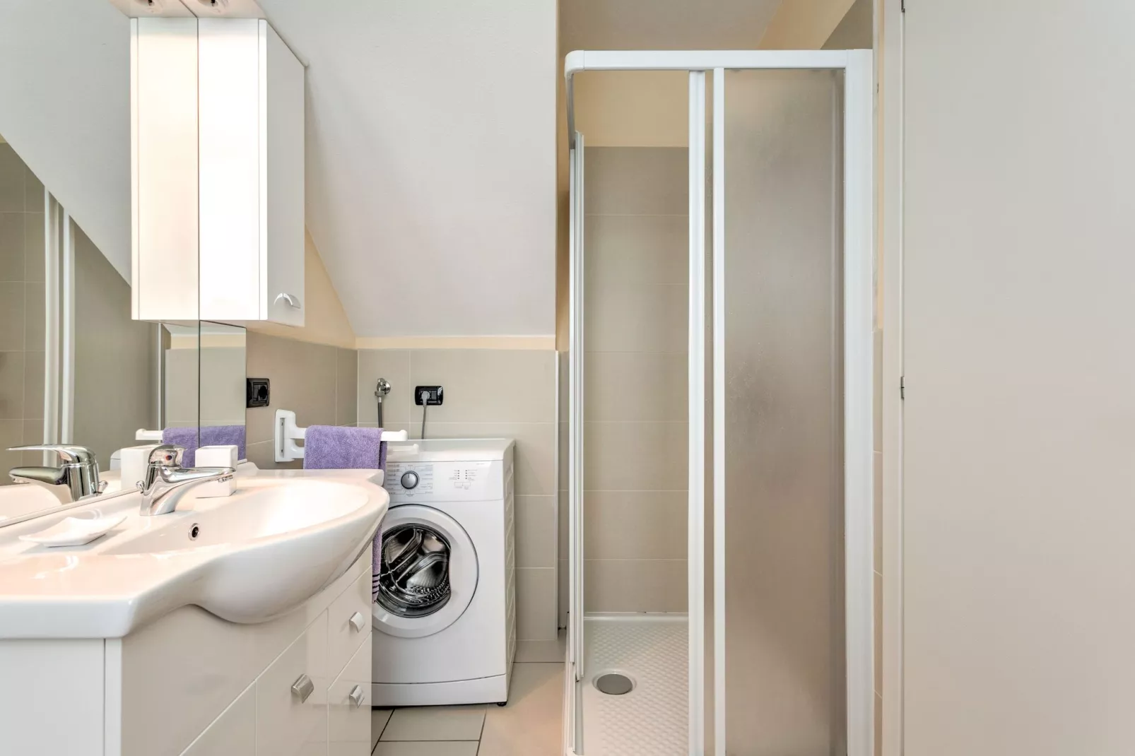 Romantica-Bathroom