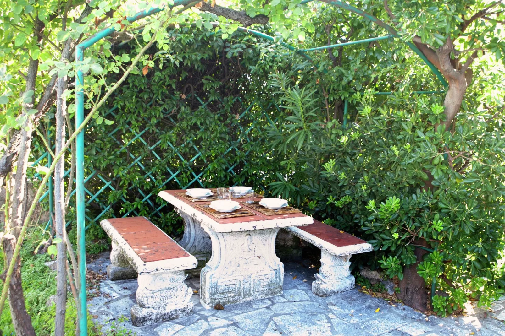 Villa Melina-Gärten Sommer