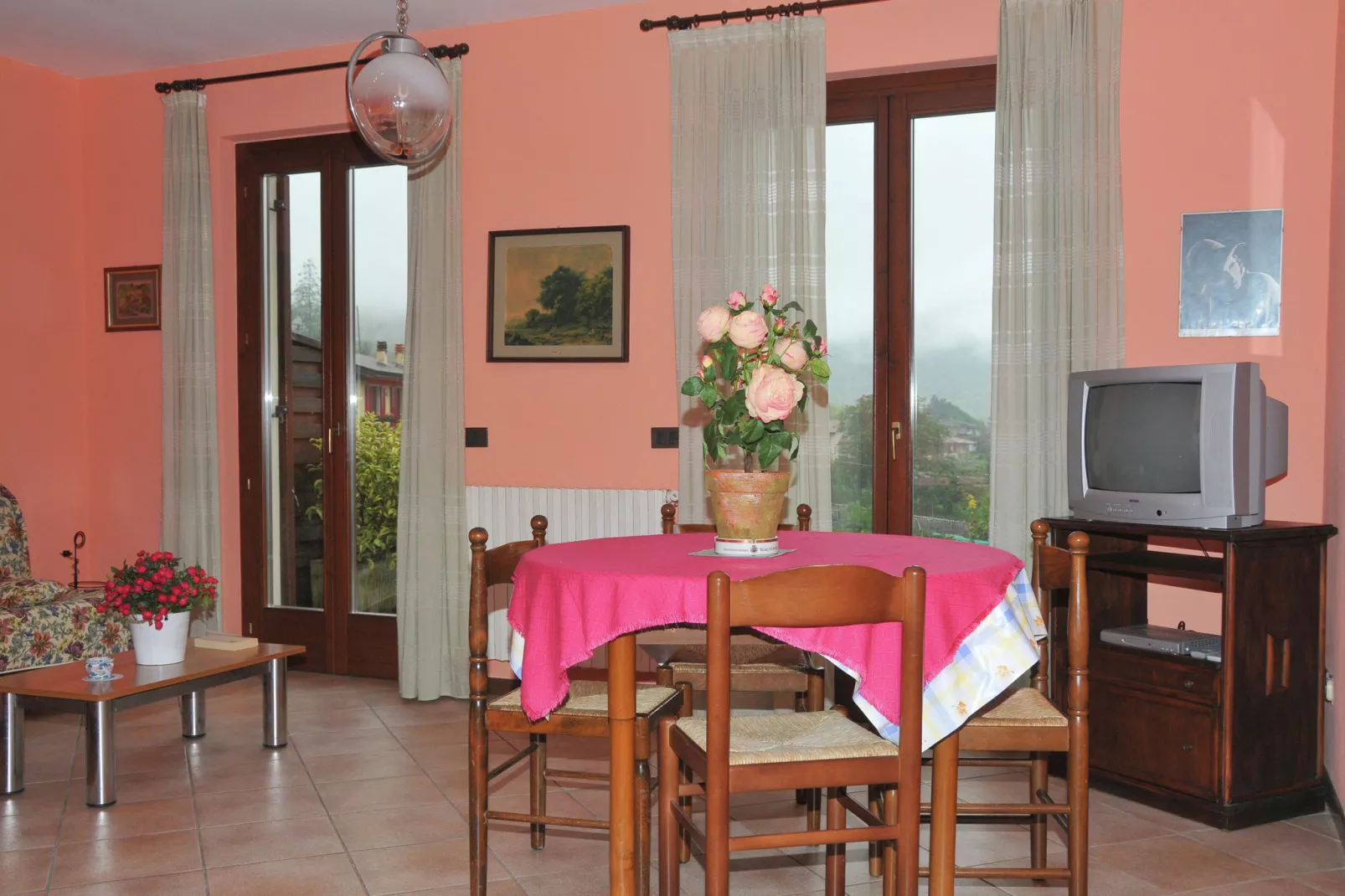 Casa Flora 4 app-Dining room
