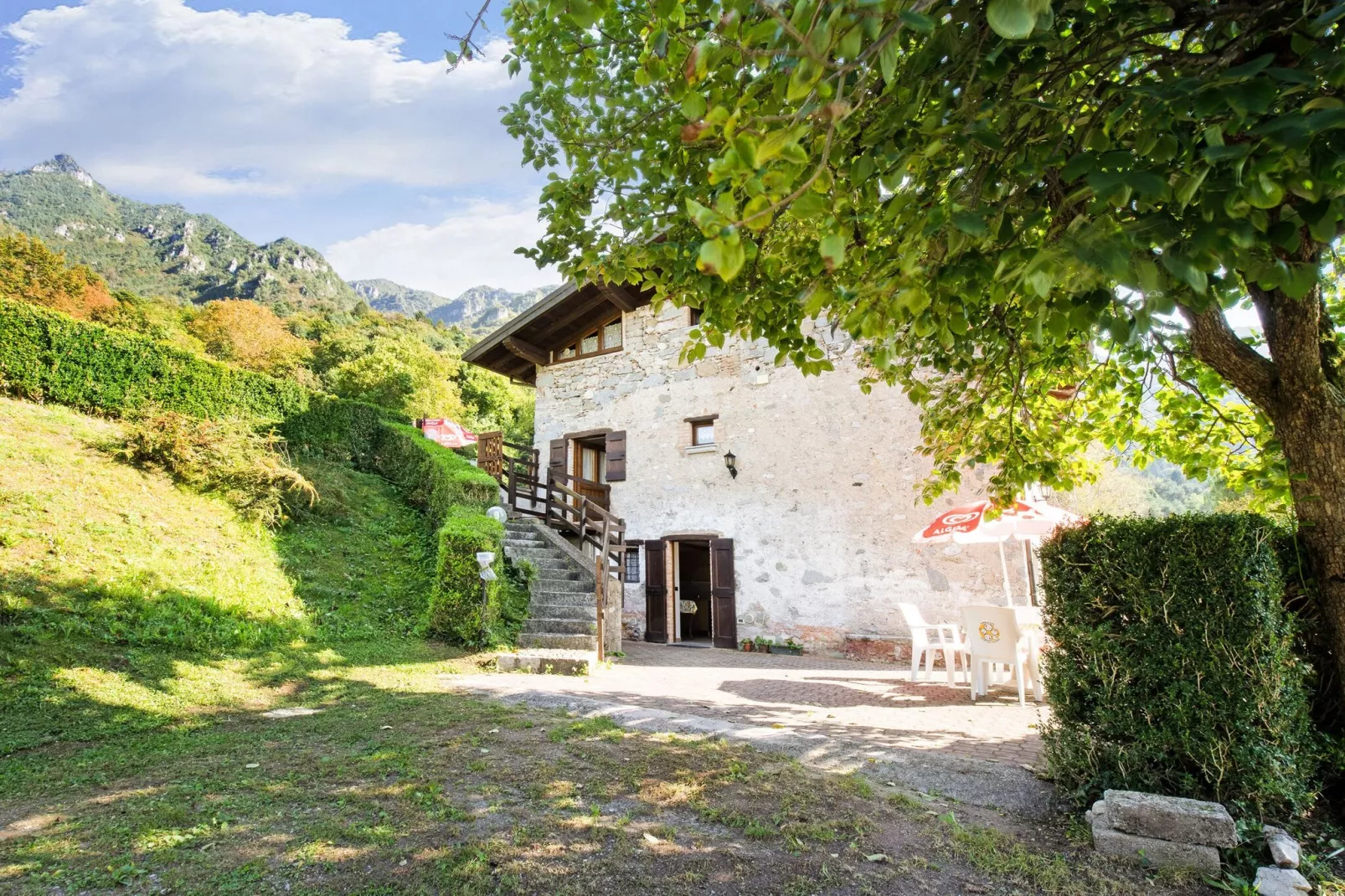 Fienile Regoli Due-Exterior summer