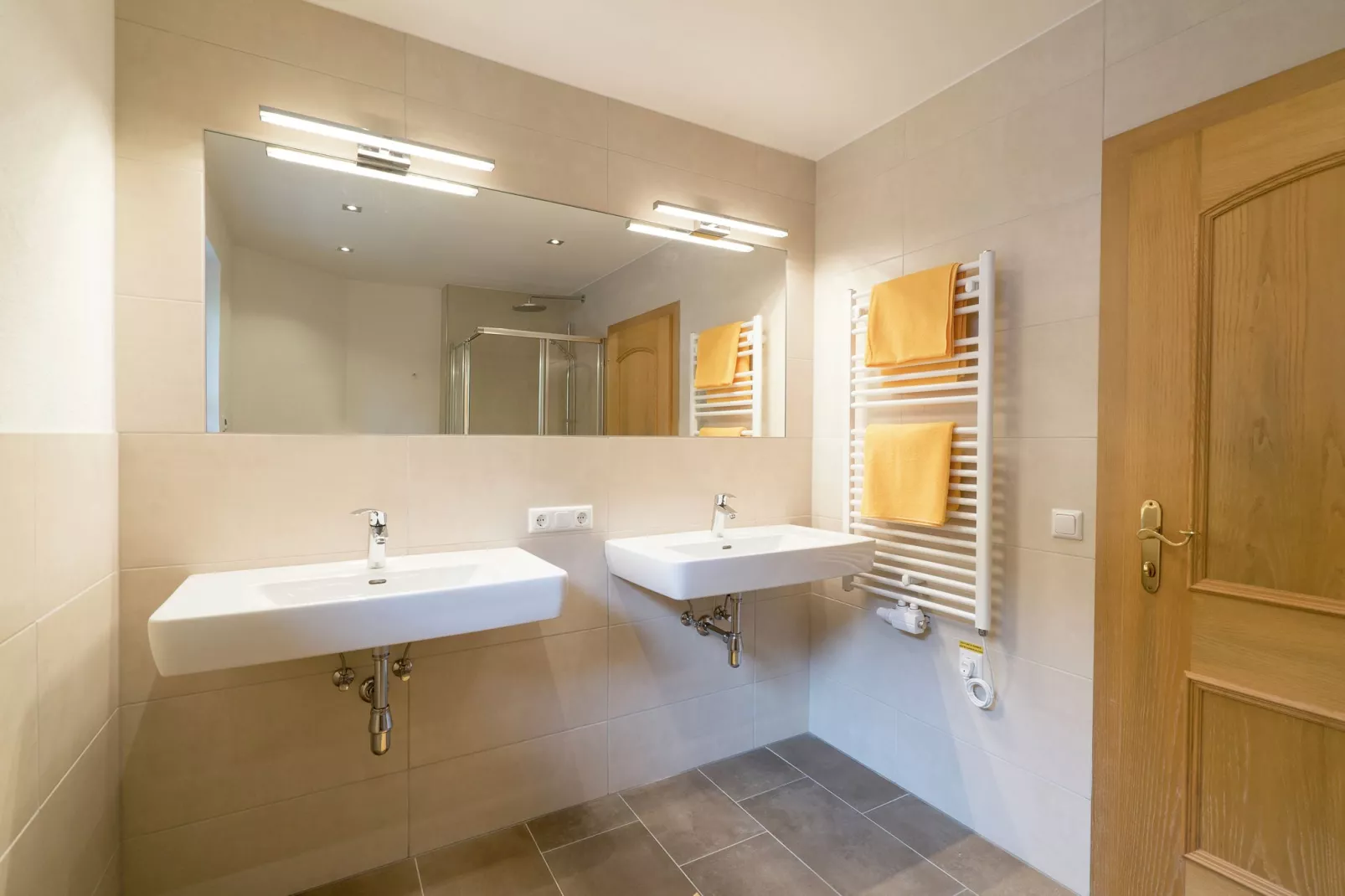Alpensteinbock Saalbach-Bathroom
