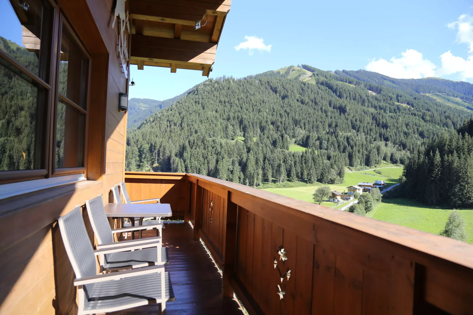 Alpensteinbock Saalbach A-Terrace balcony