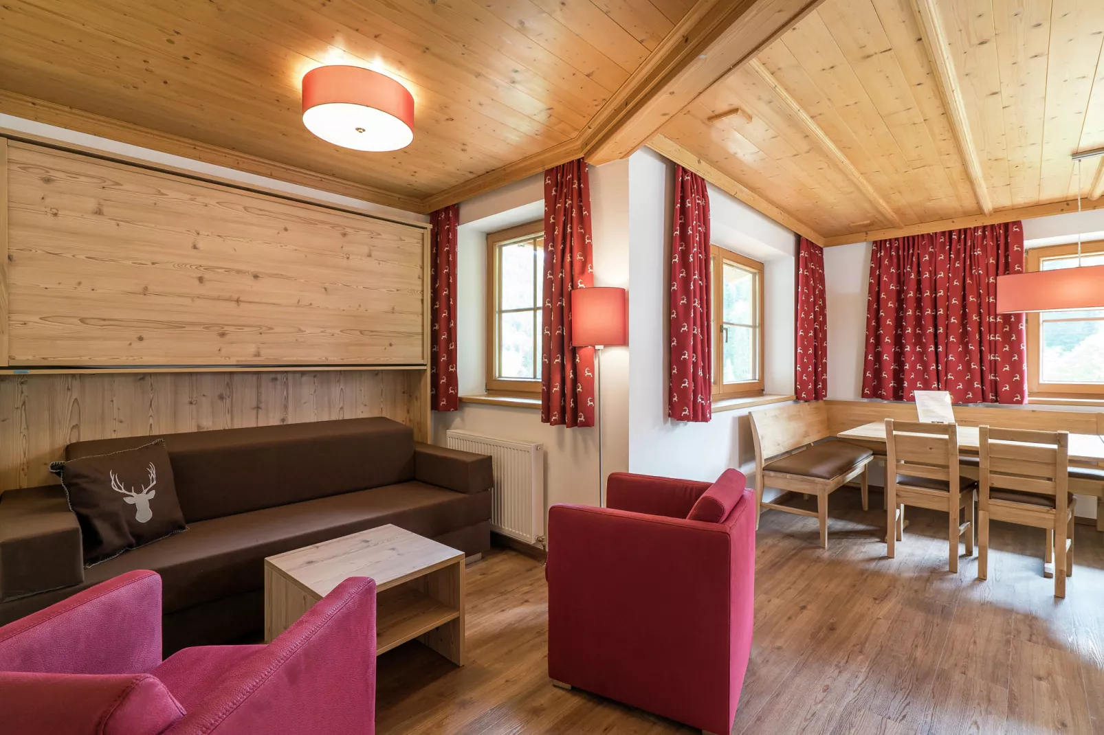 Alpensteinbock Saalbach A-Living room