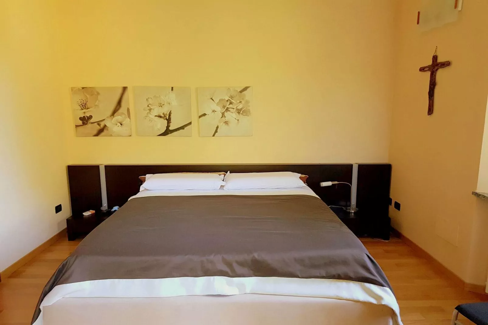 Casa Cristina Meina Centro-Schlafzimmer