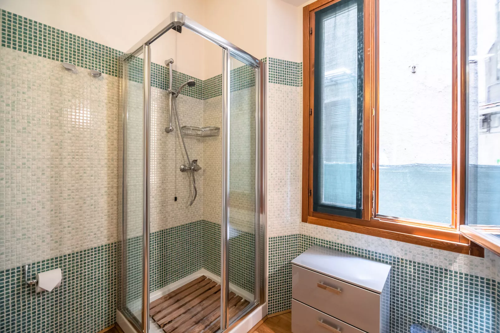 Casa Cristina Meina Centro-Badezimmer