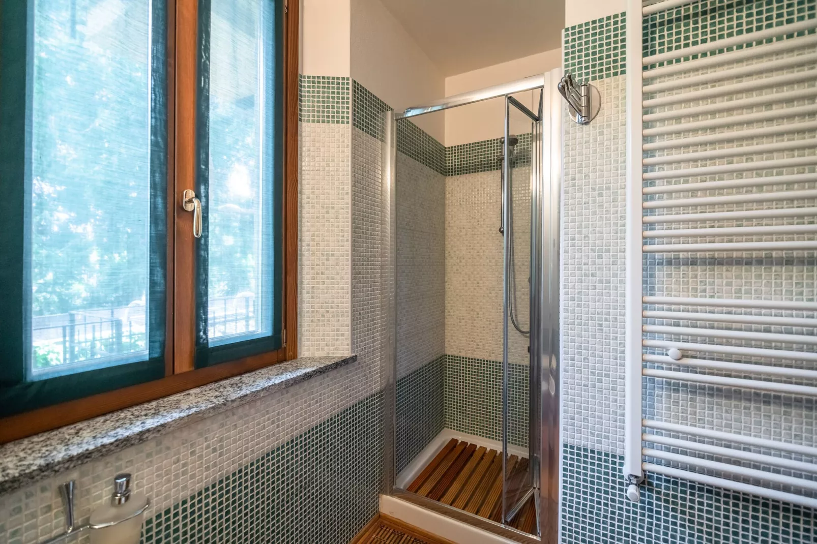 Casa Cristina Meina Centro-Badezimmer
