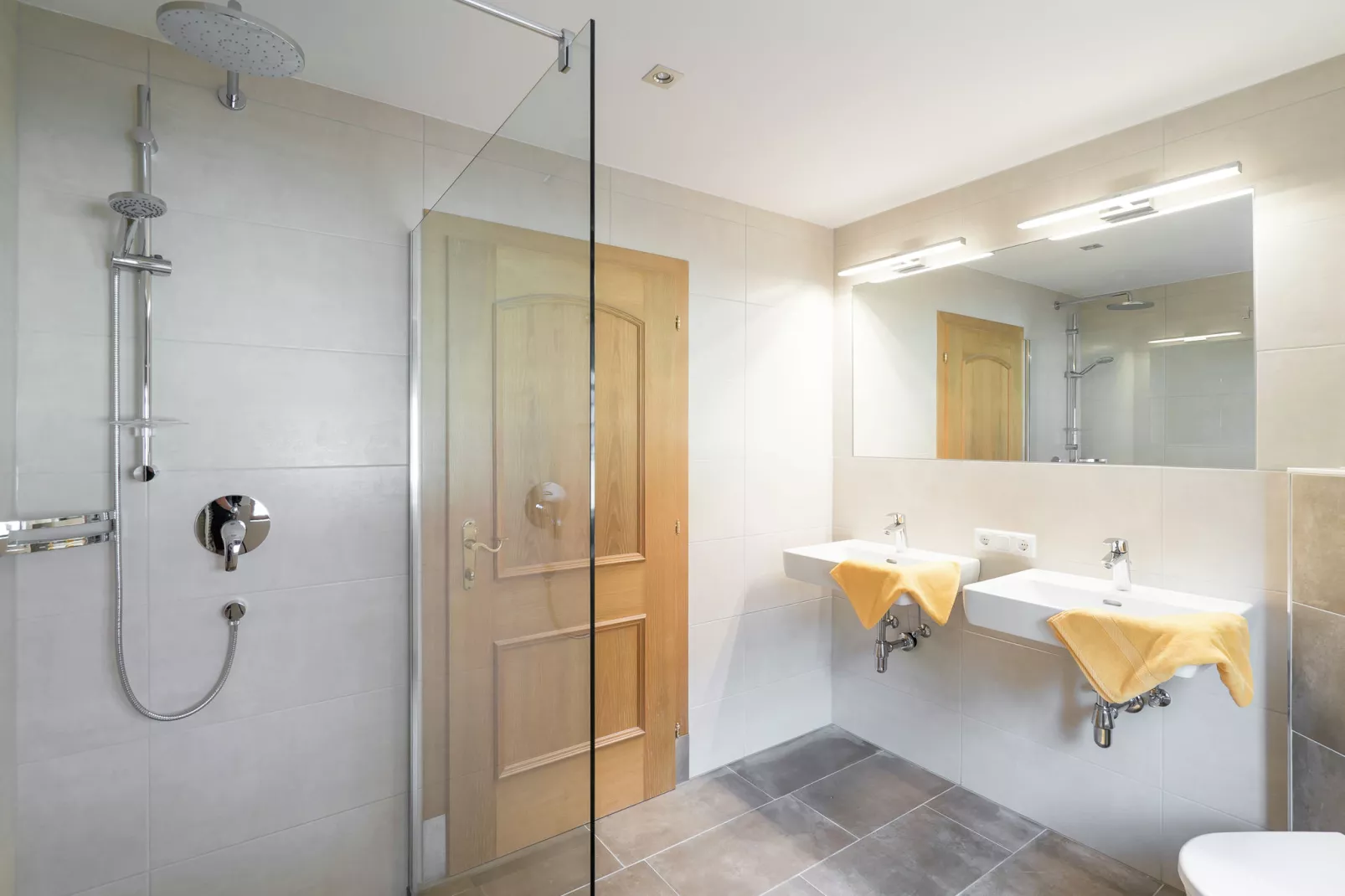 Alpensteinbock Saalbach A-Bathroom