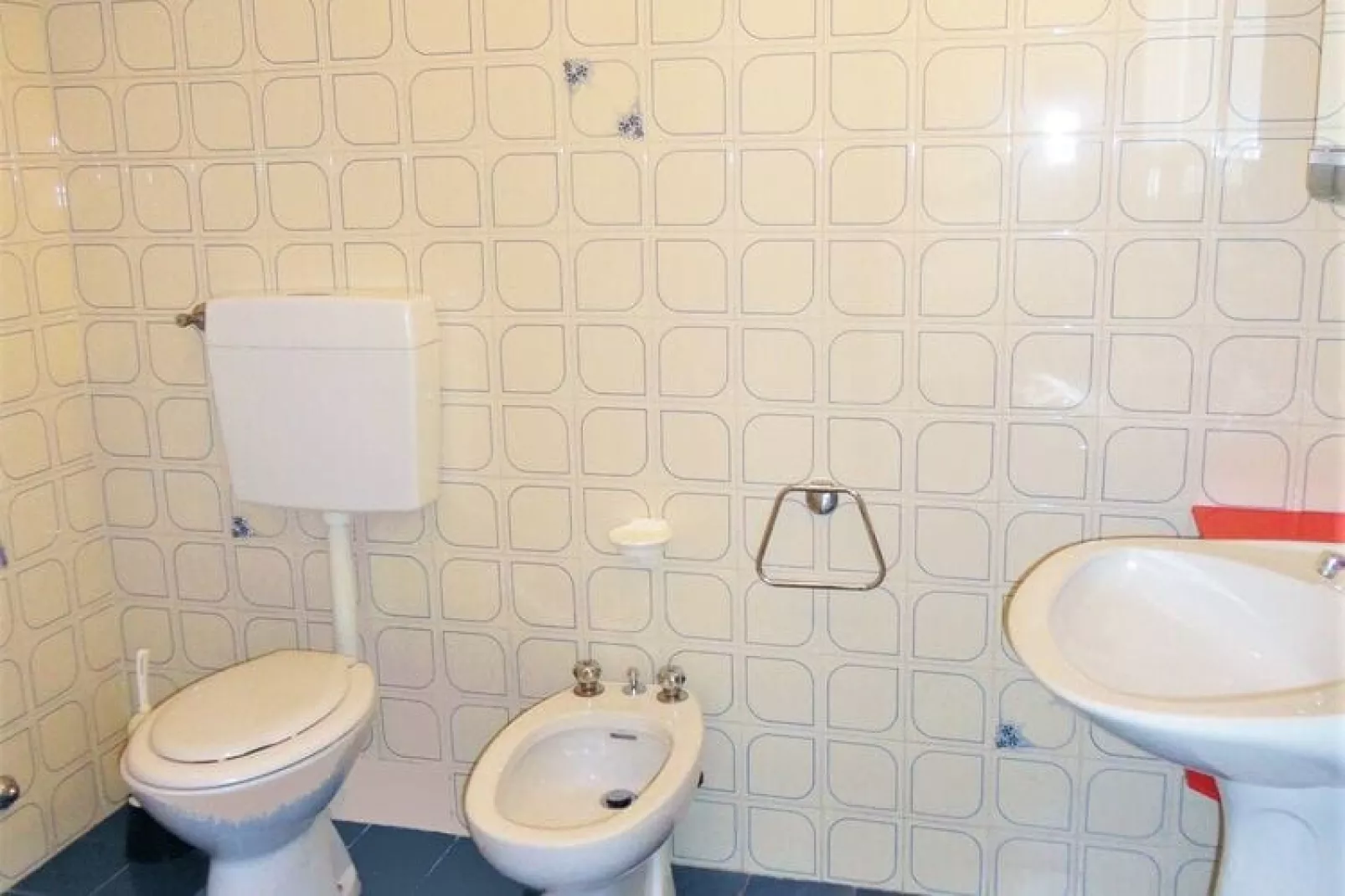 Aurora 19A-Bathroom