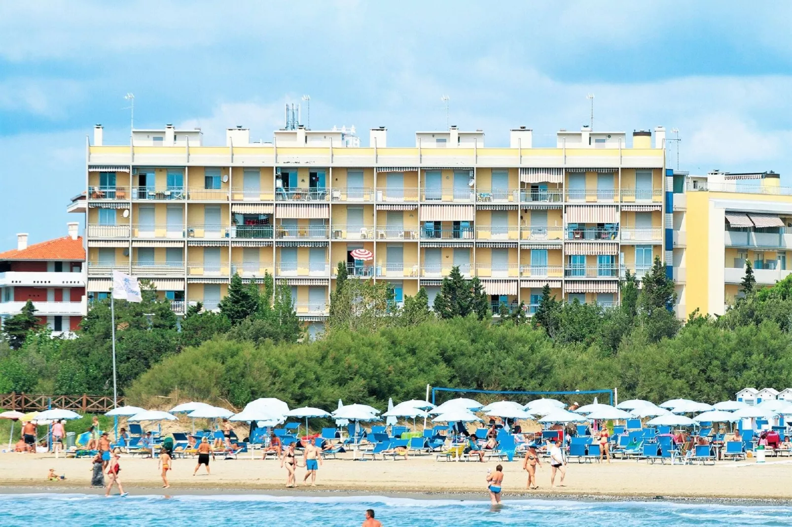 Bora 16H-Exterior summer