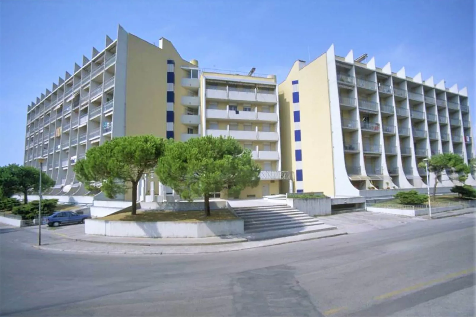 Bora 16H-Exterior summer