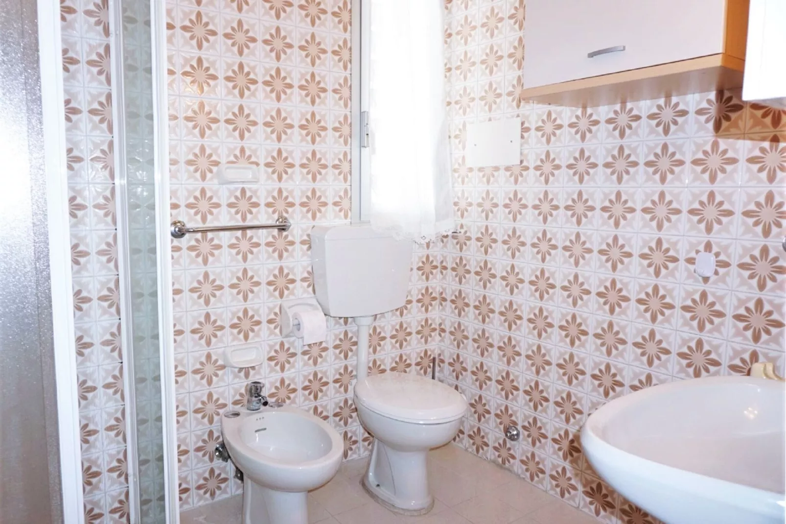 Bora 16H-Bathroom