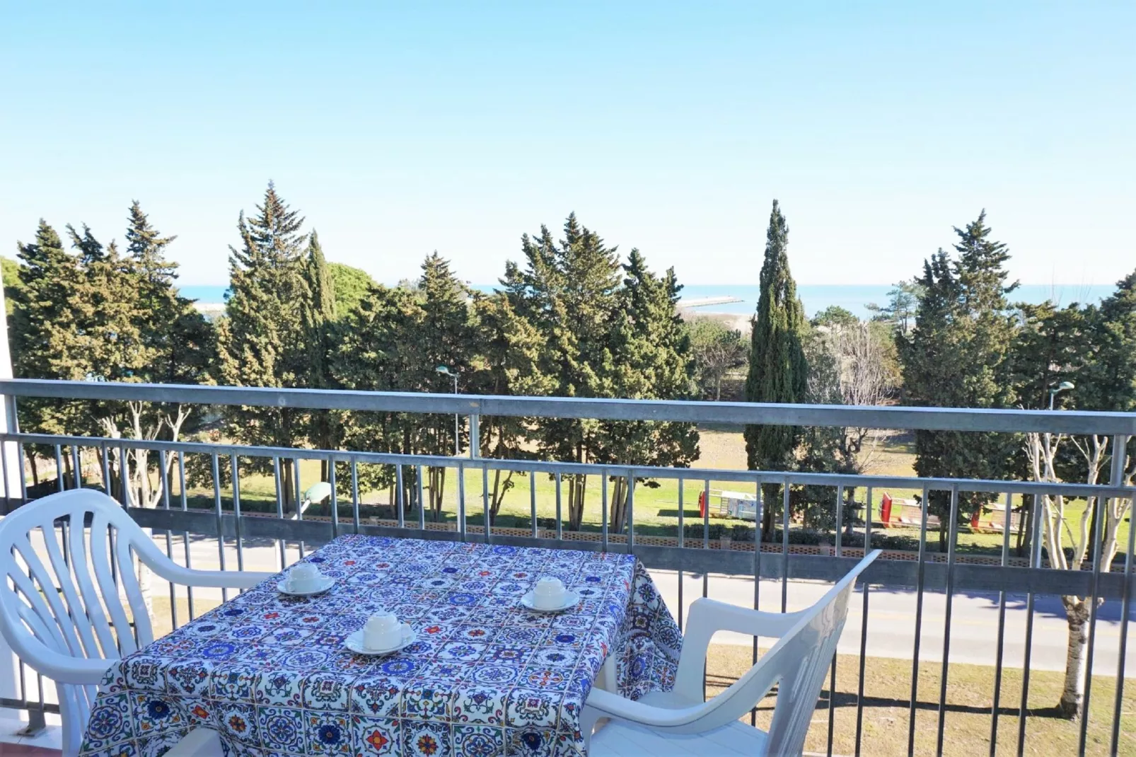 Bora 12C-Terrassenbalkon