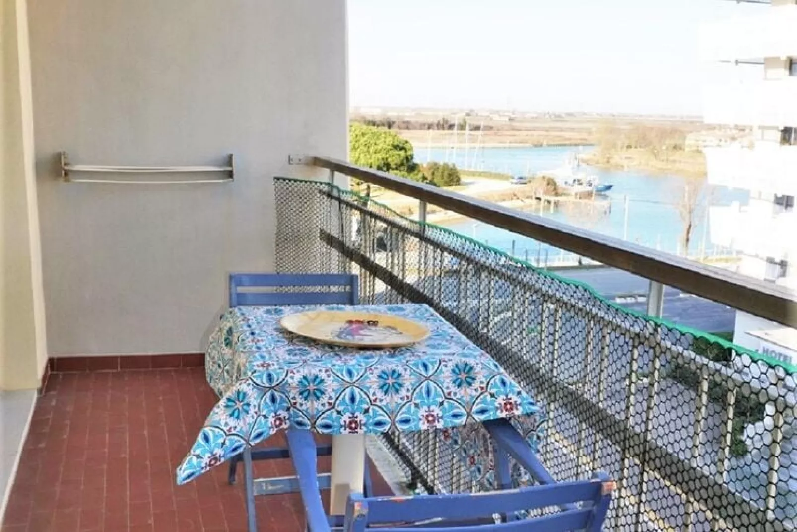 Bora 14F mono-Terrace balcony