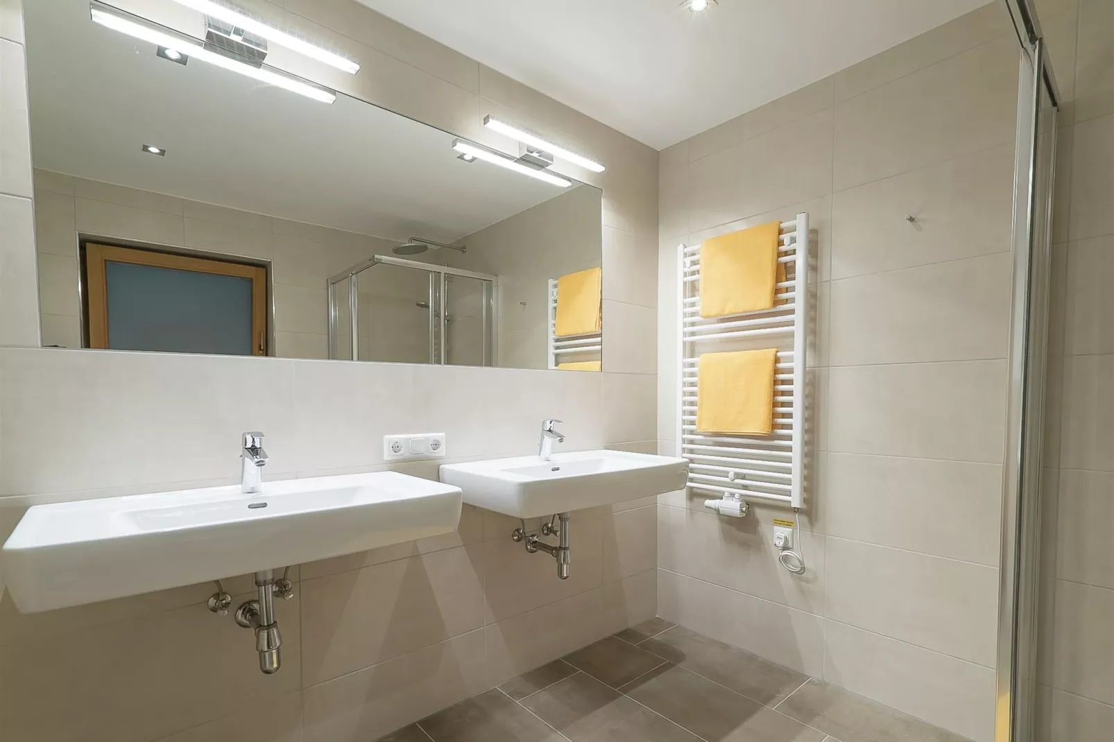 Alpensteinbock Saalbach B-Bathroom