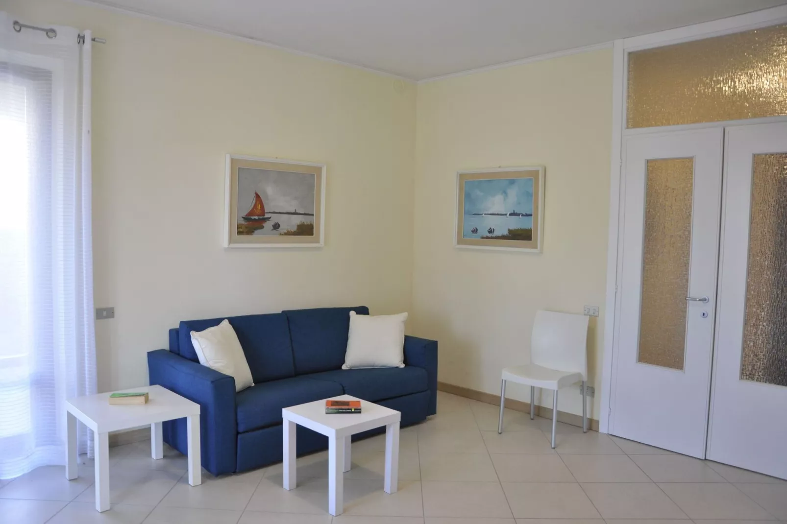 Argentina Uno-Living room